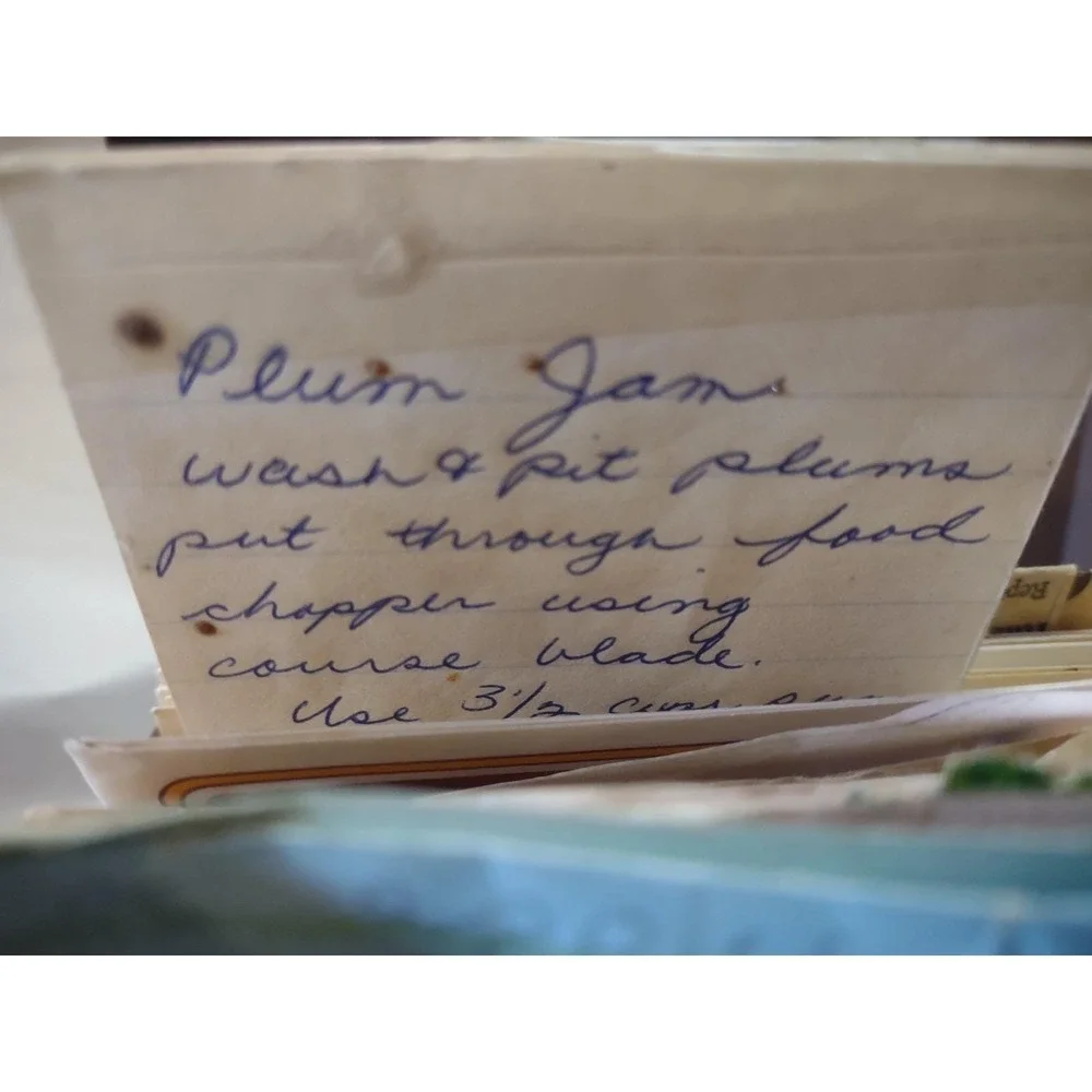 Vintage Grandmas Handwritten Recipe Cards & Clippings In Metal Box